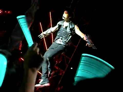 [FanCam] 110910 SHINee JONGHYUN's 'Lucifer' Flying-up @ SHINee World Concert In Singapore