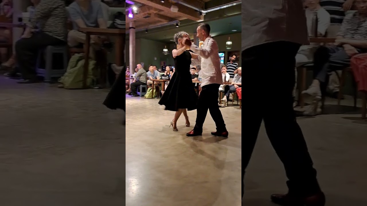 Adriana Ba y Maximiliano Paradiso - Estación central (3/4)