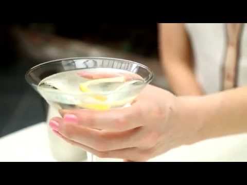 How To Make a Classic Dry Martini