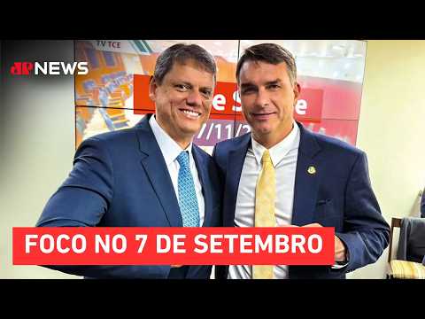 Tarcísio de Freitas e Flávio Bolsonaro realizam primeiro comício juntos em São Carlos