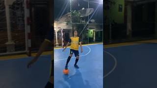 Download lagu Do you have any friends who act like captains when playing futsal? #shorts #futsal #funny #comedy mp3
