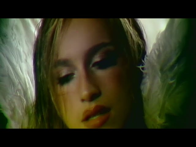 Video zu 'Nobody's Girl' ansehen