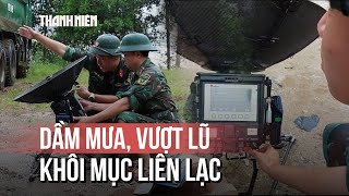 Lực lượng vũ trang dầm mưa, vượt lũ giữ 'mạch máu' thông tin