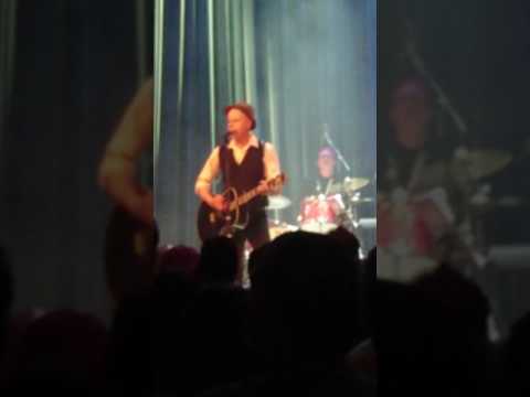 Per Persson och Nya Packet "Du går aldrig ensam"