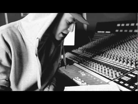 download lagu mp3 mp4 Michell Berthou, download lagu Michell Berthou gratis, unduh video klip Michell Berthou