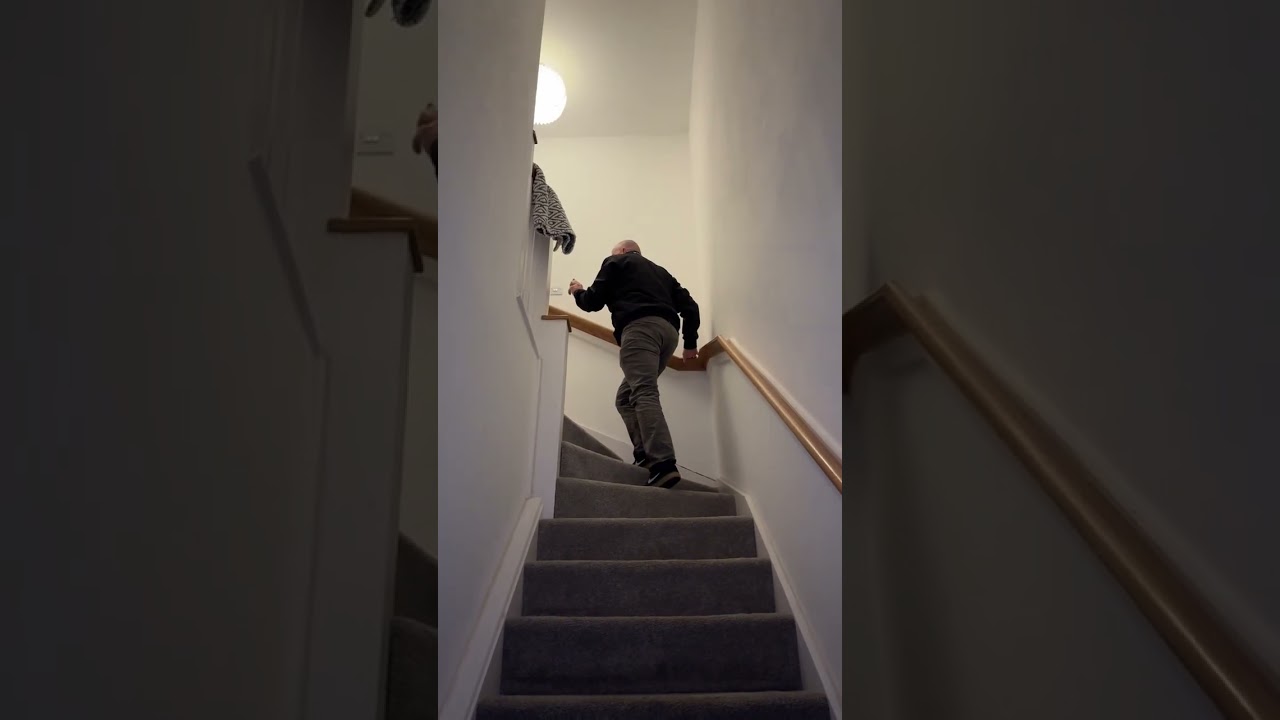 Boyfriend unknowingly caught singing loudly in Truro, England, UK