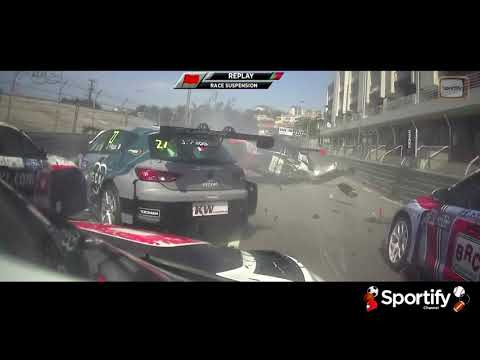 WTCR 2018 - Race of Portugal: Huge crash with 27 car pile-up halts first Vila Real race on first lap
