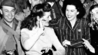 I&#39;ll Be With You In Apple Blossom Time (1940) - The Andrews Sisters