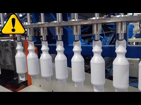 Tillverkning av ogenomskinliga PET-flaskor. Formblåsningsmaskin.