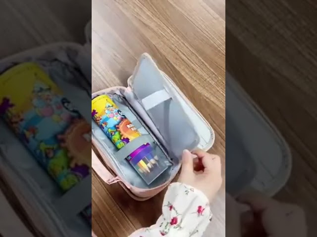 Vídeo relacionado con AOOSU Estuche Escolar Grande con 4 Compartimentos, Estuche de Gran Capacidad Bolsa de lápiz Expandible, Estuche Organizador de Papelería para Niñas, Niños, Adolescentes, Mujeres, Hombres(Verde)