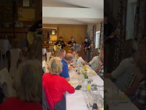 Wir grüßen euch-Gruezi mitanond #livemusic #fidelenmölltaler #fidelenburschen