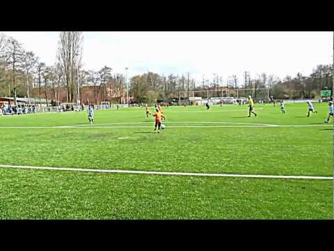 2012_04_07 F2 Toernooi Amstelveen tegen Driebergen doelpunt Julian