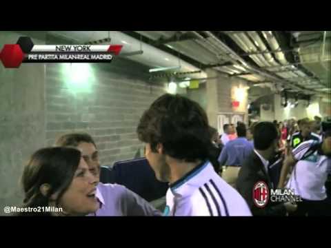 I mezzi per candeggiare di pelle di mani Abitante del nord di lentiggine di bambola