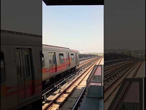 Metro de Santiago Línea 4 (AS02) ingresando a Estación MACUL