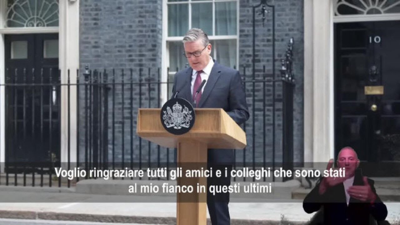 Starmer annuncia dimissioni e si commuove: Mi dedicherò al lavoro di padre e di marito