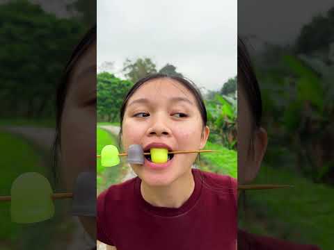 thử thách mới nhất về nụ cười cùng nhiều món sốt tự có với đồ ăn những viên kẹo thật hấp dẫn#shorts