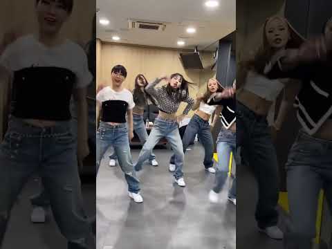 Noze (Kai dancer) dancing to ITZY unreleased song Weapon