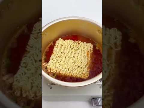 پختن نودل خوشمزه😀Cooking delicious noodles