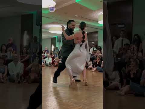 Hugo Patyn and Celina Routundo Argentine tango to “No Hay Tierra Como La Mía" by Canaro (1/17)