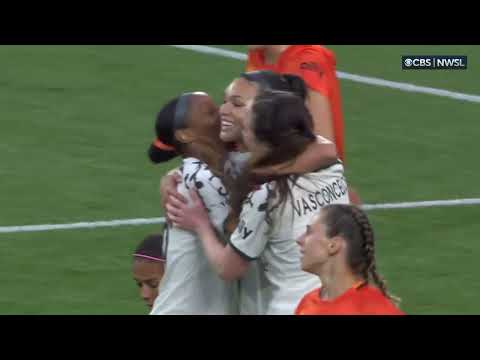 GOAL | Crystal Dunn ricochets in a goal against Houston Dash in the 9'