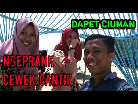 ngeprank-cewek-cantik-social-experimendan-vlog-ke-pantai-karang-jahe