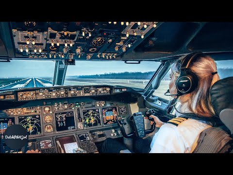 Challenging Landing QUITO - Boeing 777 COCKPIT VIEW | Life Of An Airline Pilot by @DutchPilotGirl