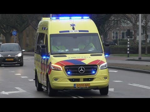 A1 Ambulance 15-106 met spoed naar verschillende meldingen in Delft