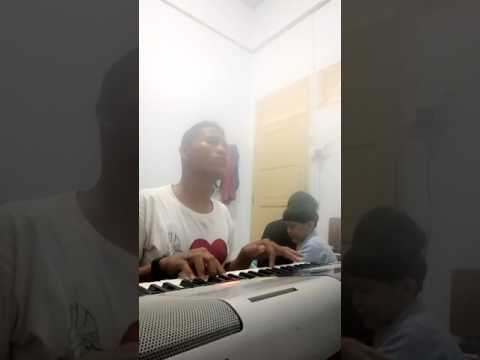 Tuhan peganglah tanganku.