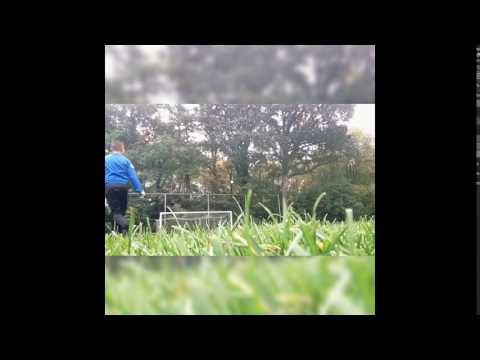 Nessim Trieling van ODC JO14-1 oefent in zijn vrije tijd zijn traptechniek