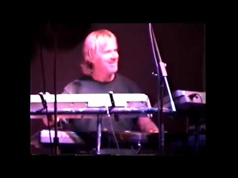 Ween - I'm Dancing In The Show Tonight - 2000-07-17 Ft.Lauderdale FL The Chili Pepper (Source 2)