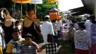 preview picture of video 'Sangeh Bali Temple Ritual'