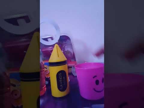 Teacher makes sleepy kids to warm up in first day of school