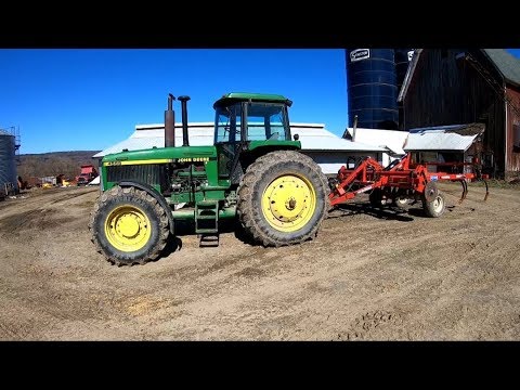 John Deere 4555 Chisel Plowing