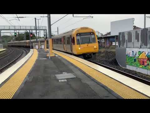 NGR 704 and SMU 209 arriving at Eagle junction for a manly and Caboolture service