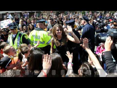 'American Idol's' Kree Harrison and Candice Glover Ready for Their Final Bow 2013