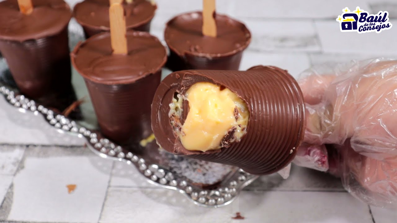 Helado casero y cremoso en un vaso desechable