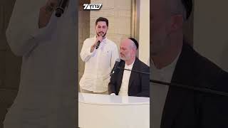 רגע אחרי ההודעה על חיסול המחבל מהמיגונית ברעים, שורד השבי אלי-ה כהן שר ״שיר למעלות״ עם יונתן רזאל (חדשות ערוץ 7) - התמונה מוצגת ישירות מתוך אתר האינטרנט יוטיוב. זכויות היוצרים בתמונה שייכות ליוצרה. קישור קרדיט למקור התוכן נמצא בתוך דף הסרטון