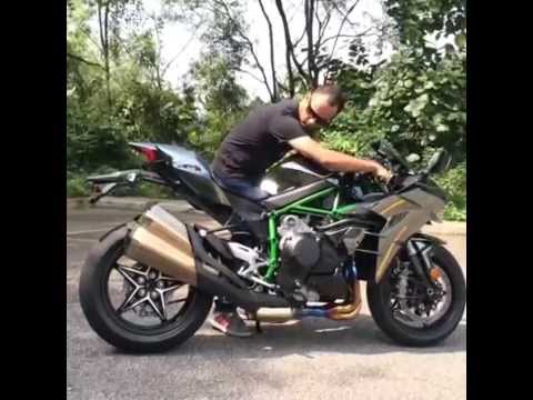 Amazing Kawasaki H2R start up sound and exhaust note