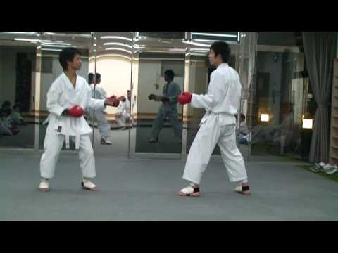 スライド回し蹴り