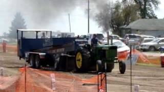 preview picture of video 'IFPA carthage 09 tractor pull - 11500# CR'