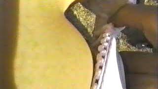 ミニスカホﾟリス   胸の谷間にカメラ