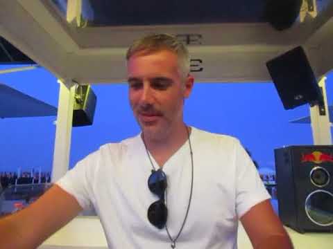 Marco Cavax dj at Papeetee beach (1'11 video © copyright Masha Sirago)