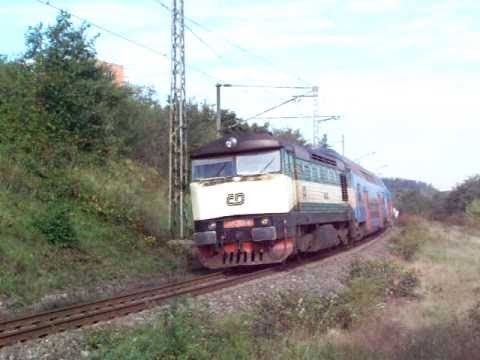 749264 na čele os. 9057 projíždí mezi Prahou Vršovice a Prahou Krč - 19.9.2010.