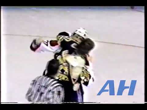 NHL Mar. 31, 1990 Shayne Corson,MTL v Bob Sweeney,BOS Montreal Canadiens Boston Bruins