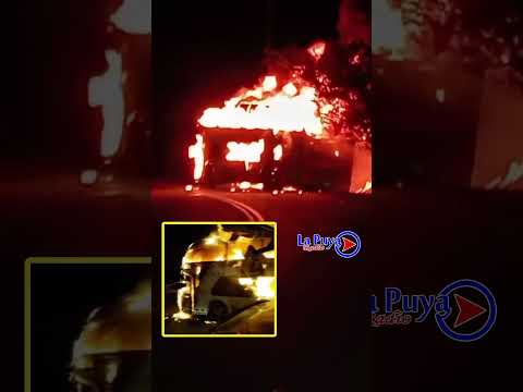 Bus de Cootranshuila se incendia en la vía Altamira–Garzón ruta 45.