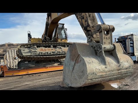 Transporting The Caterpillar 365C Excavator With Goldhofer Trailer - Fasoulas Heavy Transports - 4k