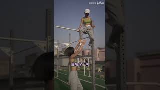 [正妹] 引體向上的妹子