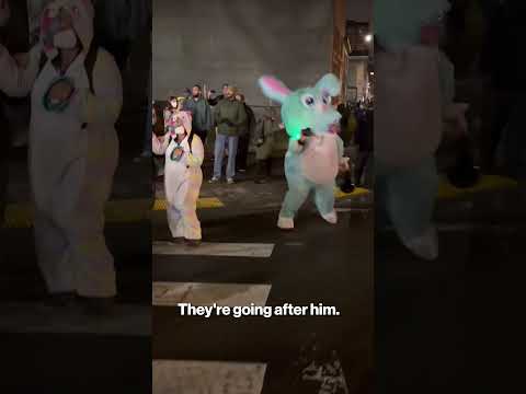 Portland ICE Protester in Bunny Costume SPRINTS From Police to Evade Arrest #shorts