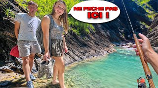 RENCONTRE INATTENDUE pendant que je pêche... Ce canyon est vraiment PAS NORMAL !!