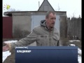 По улице разбросана стекловата 